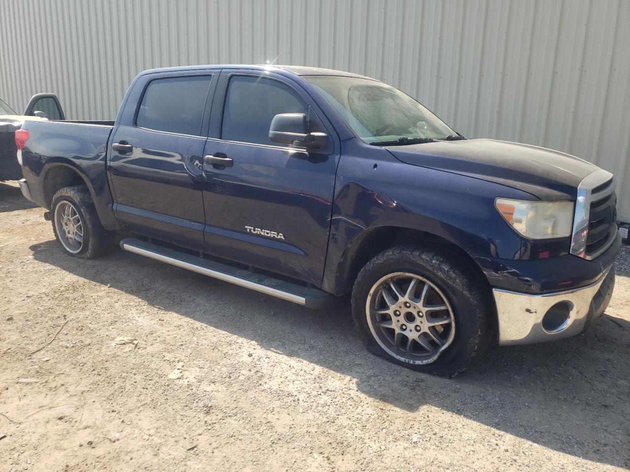 Photo 3 VIN: 5TFEM5F19BX035198 - TOYOTA TUNDRA 