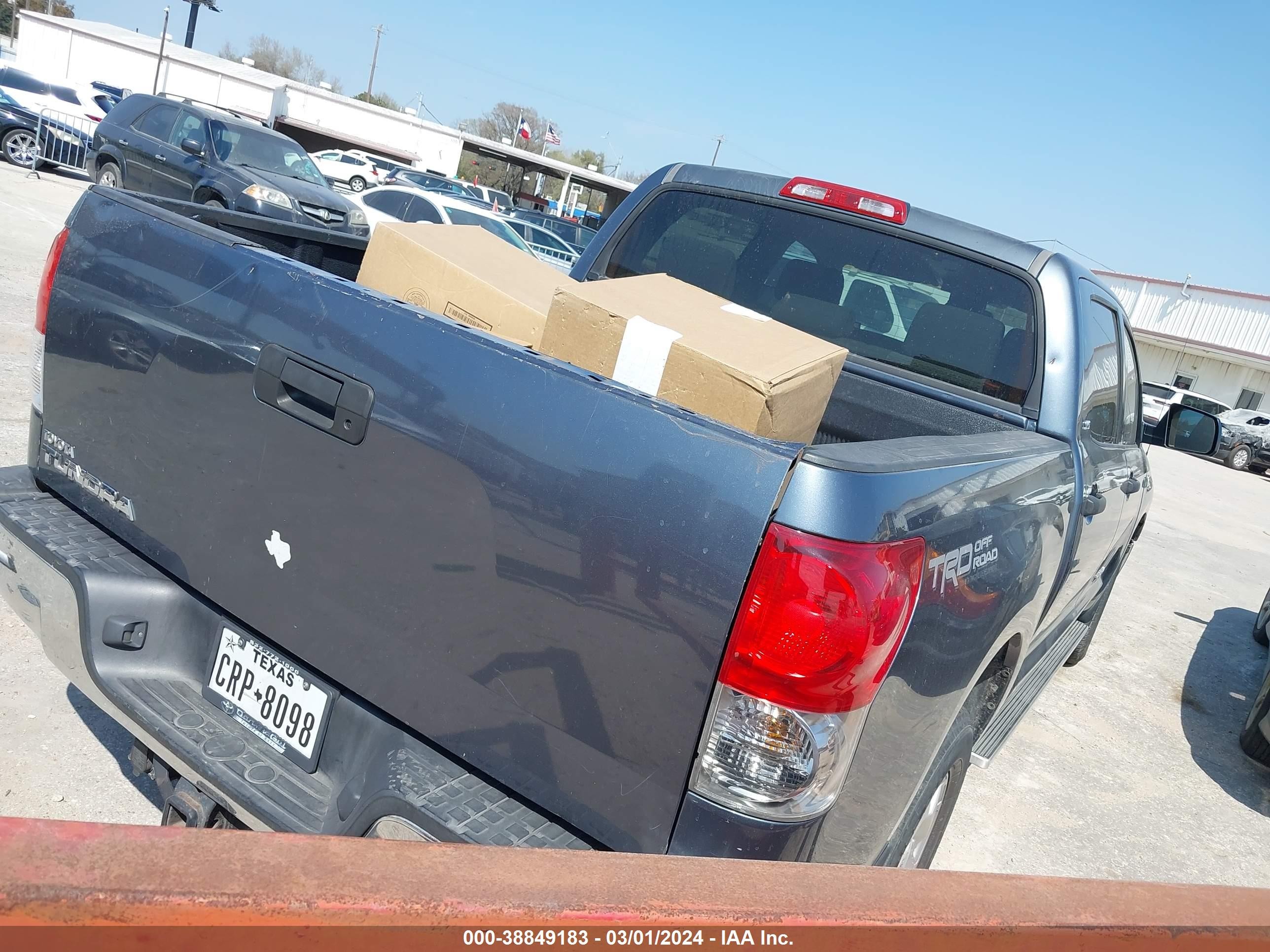 Photo 3 VIN: 5TFEV541X7X031068 - TOYOTA TUNDRA 