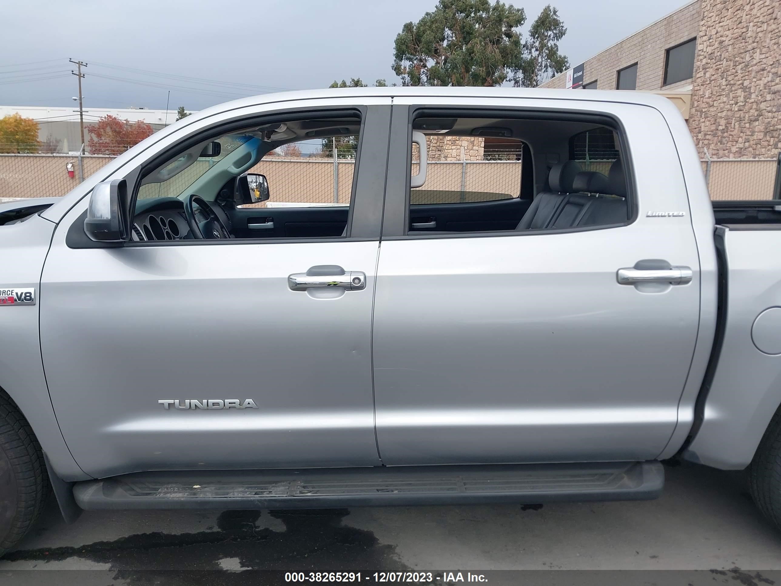 Photo 13 VIN: 5TFEV58198X046317 - TOYOTA TUNDRA 