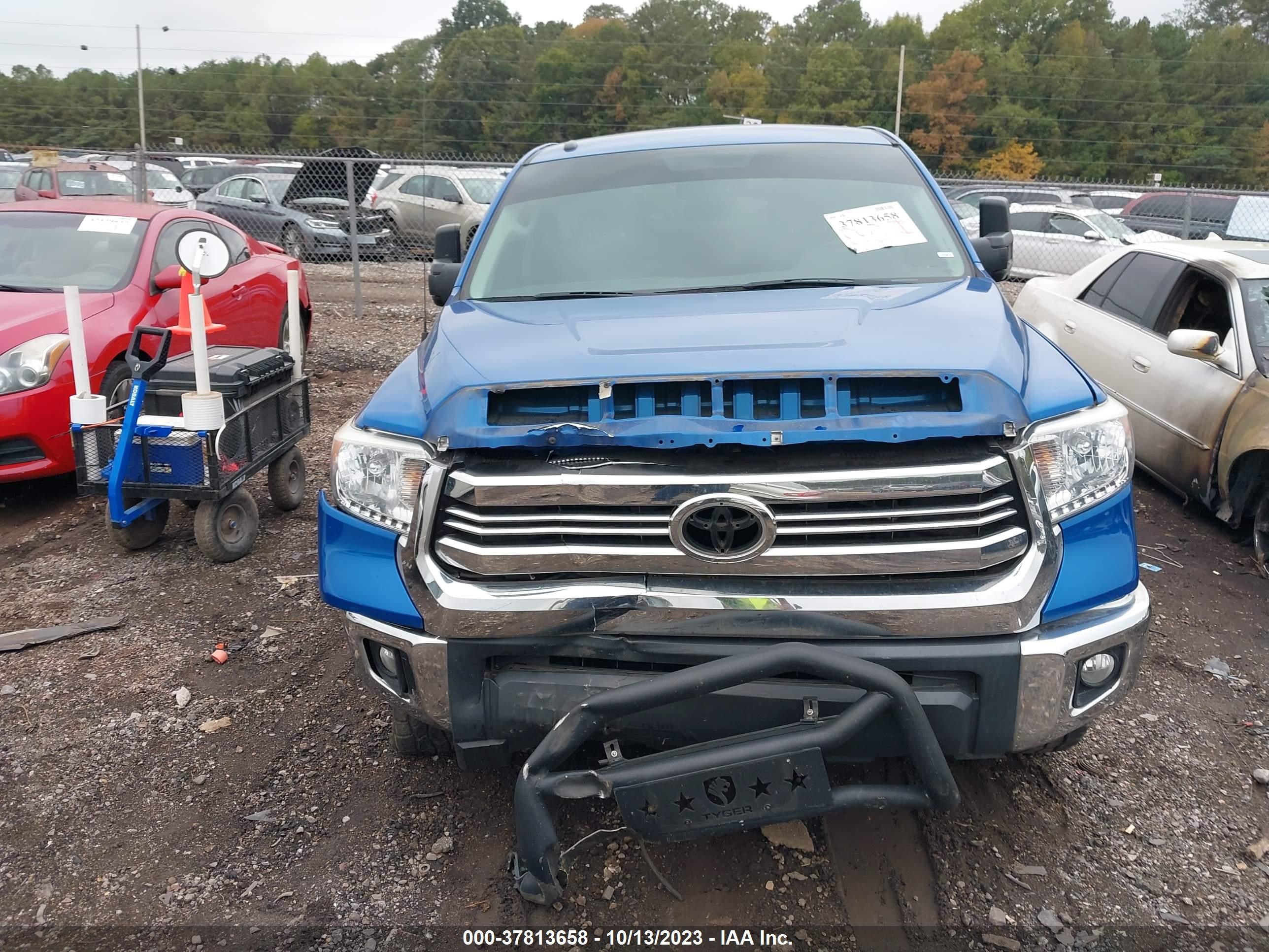 Photo 11 VIN: 5TFEW5F11HX217786 - TOYOTA TUNDRA 