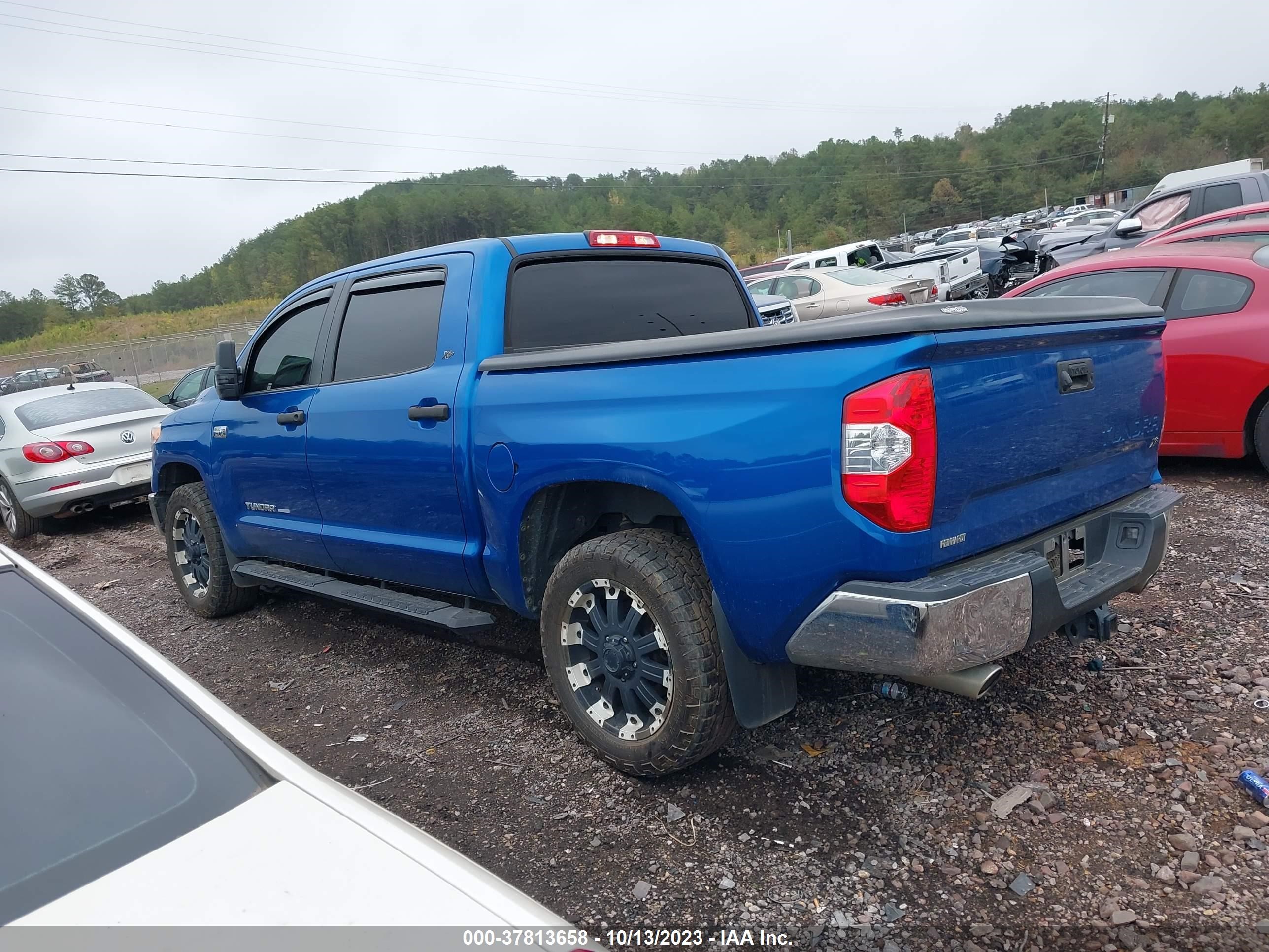 Photo 13 VIN: 5TFEW5F11HX217786 - TOYOTA TUNDRA 