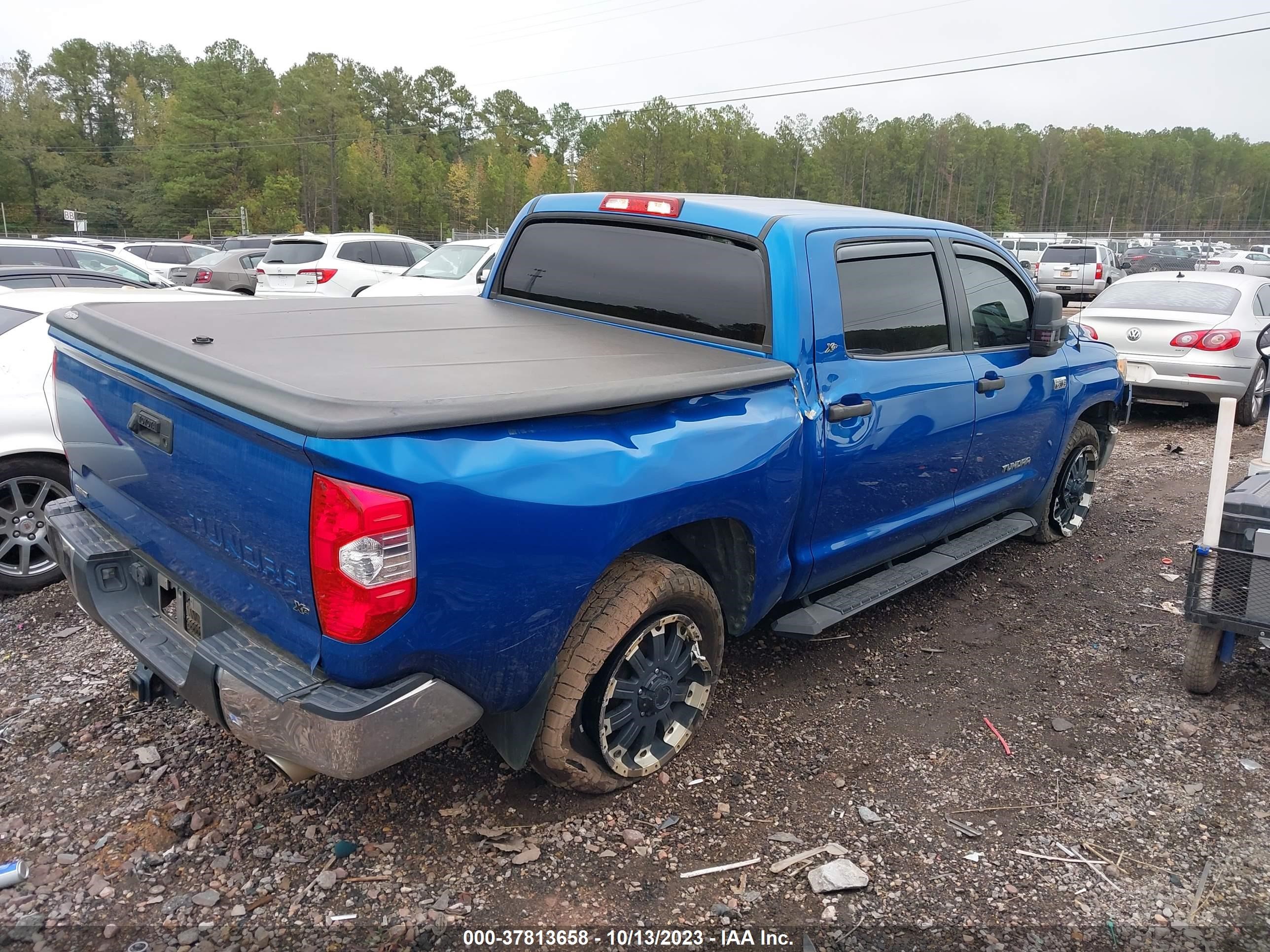 Photo 3 VIN: 5TFEW5F11HX217786 - TOYOTA TUNDRA 