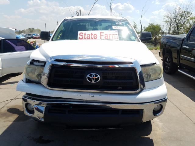 Photo 8 VIN: 5TFEY5F10AX081909 - TOYOTA TUNDRA CRE 