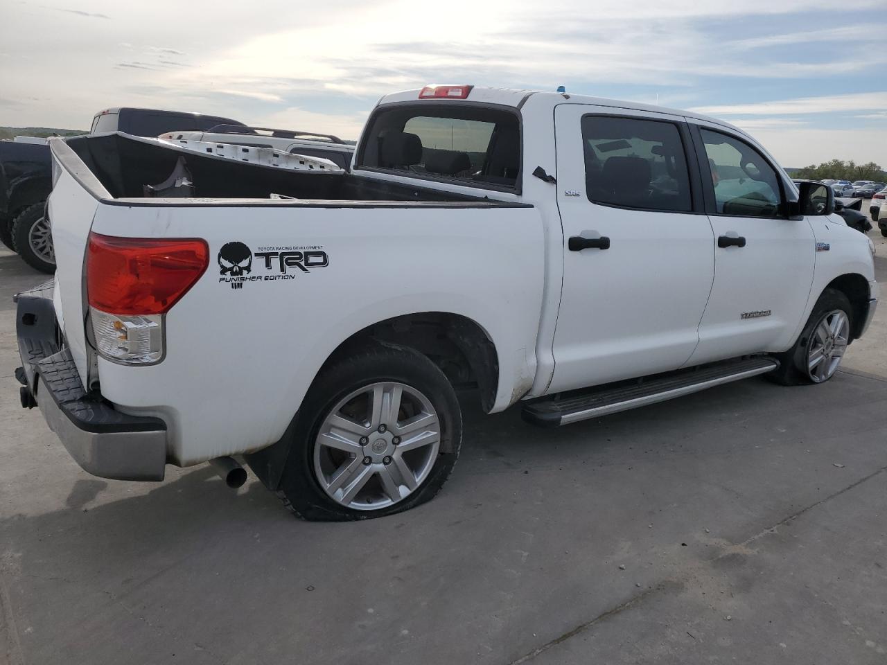 Photo 2 VIN: 5TFEY5F10AX090965 - TOYOTA TUNDRA 