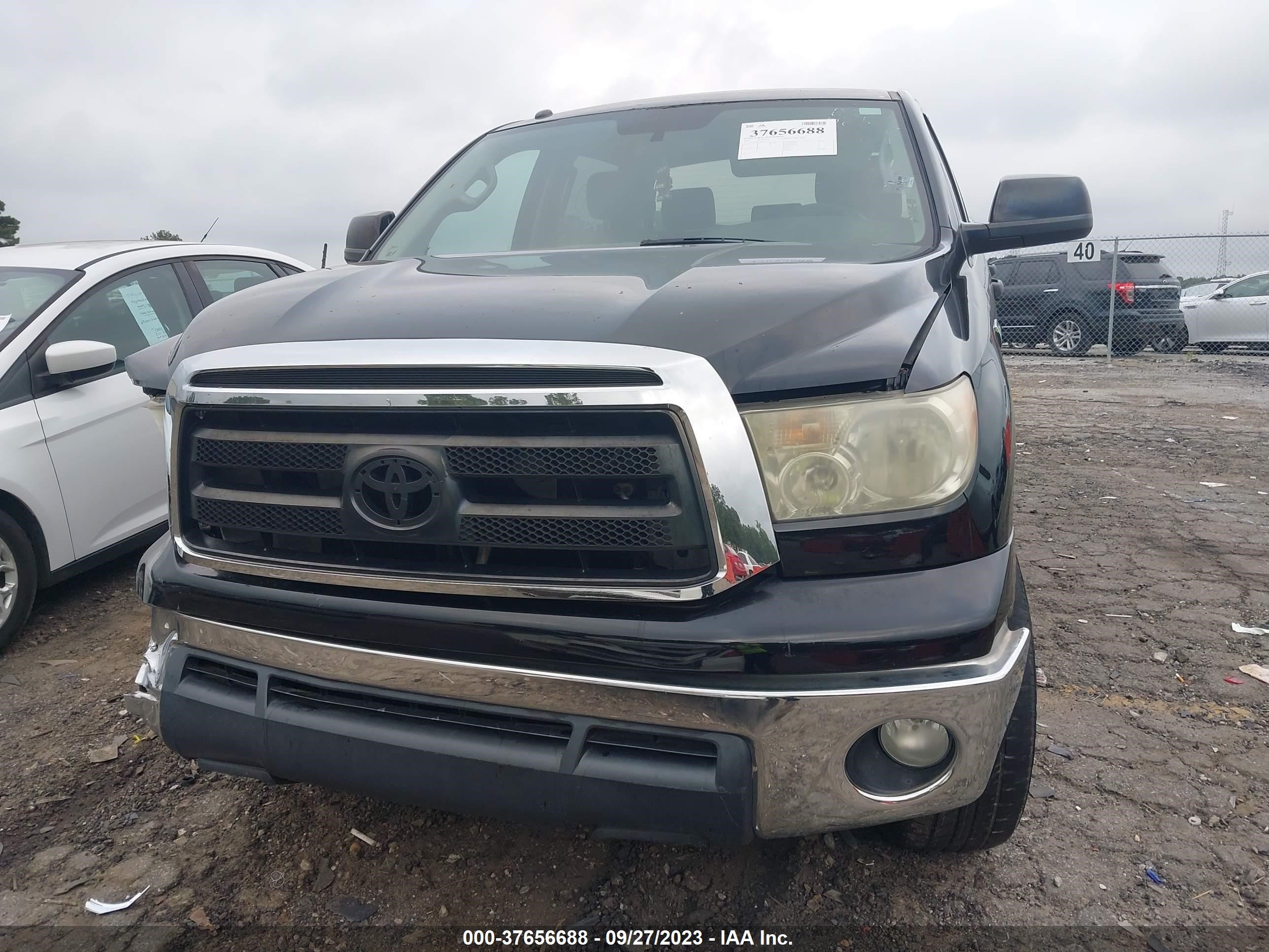 Photo 11 VIN: 5TFEY5F10BX105269 - TOYOTA TUNDRA 