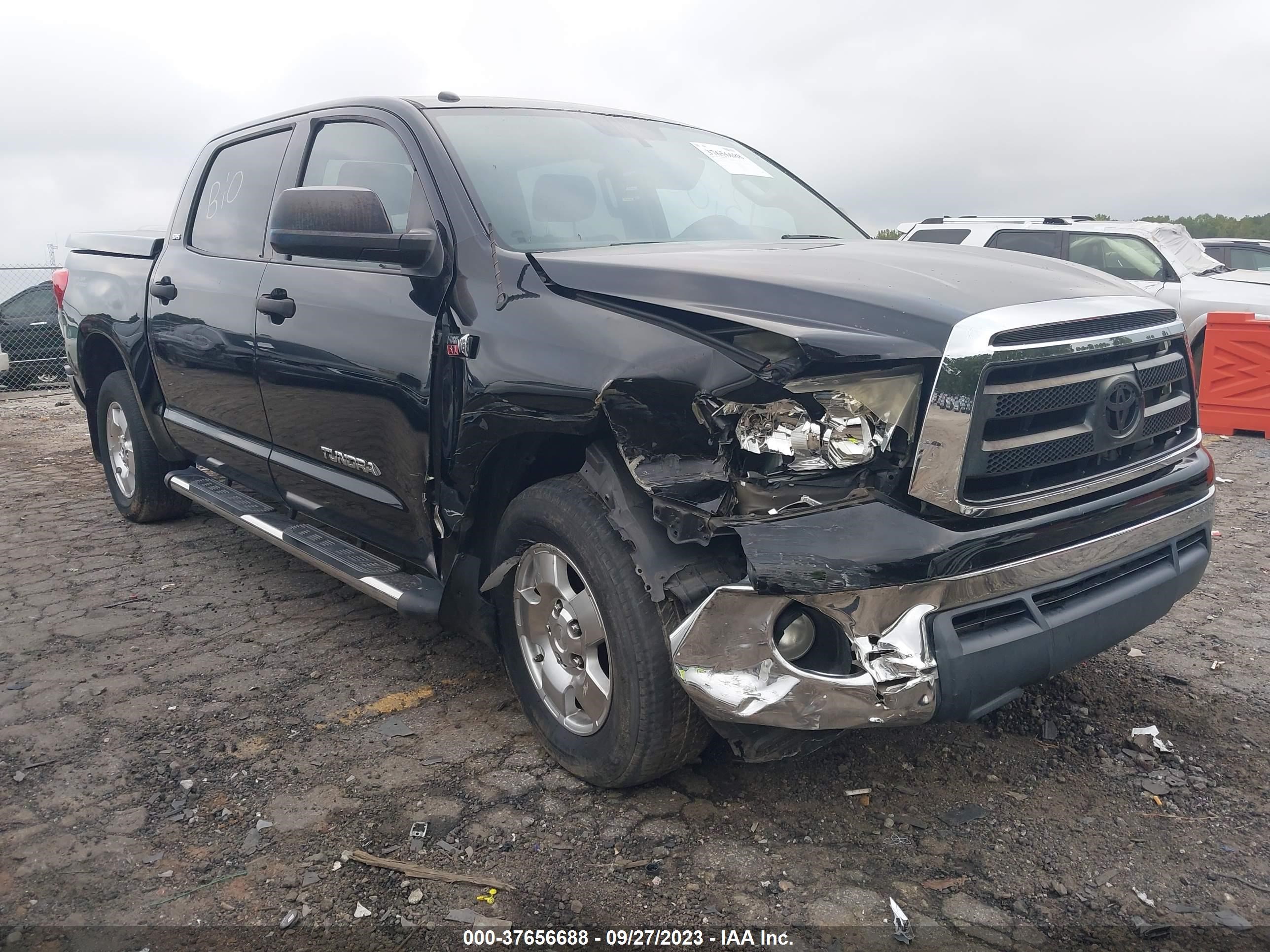 Photo 12 VIN: 5TFEY5F10BX105269 - TOYOTA TUNDRA 