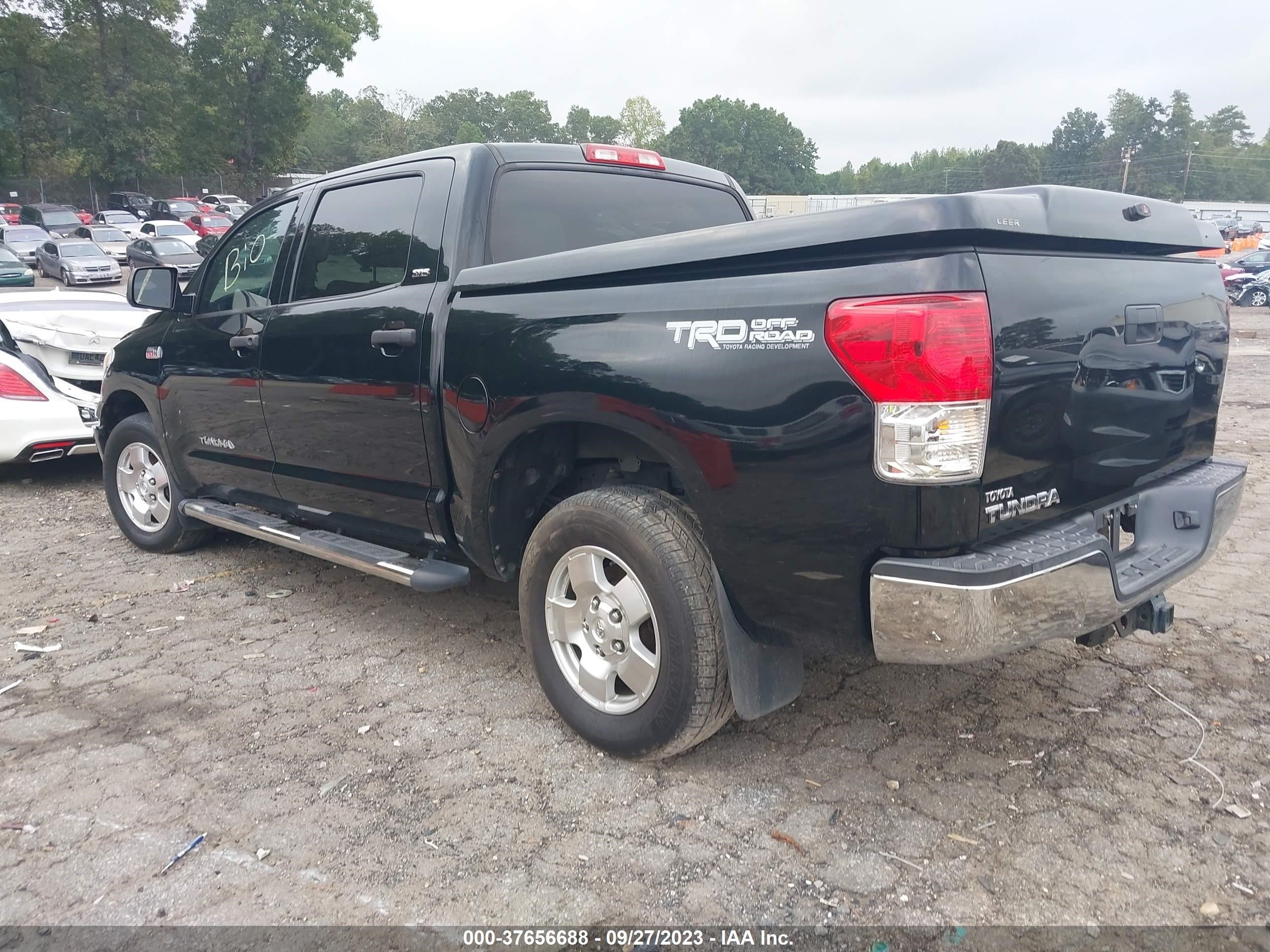 Photo 13 VIN: 5TFEY5F10BX105269 - TOYOTA TUNDRA 