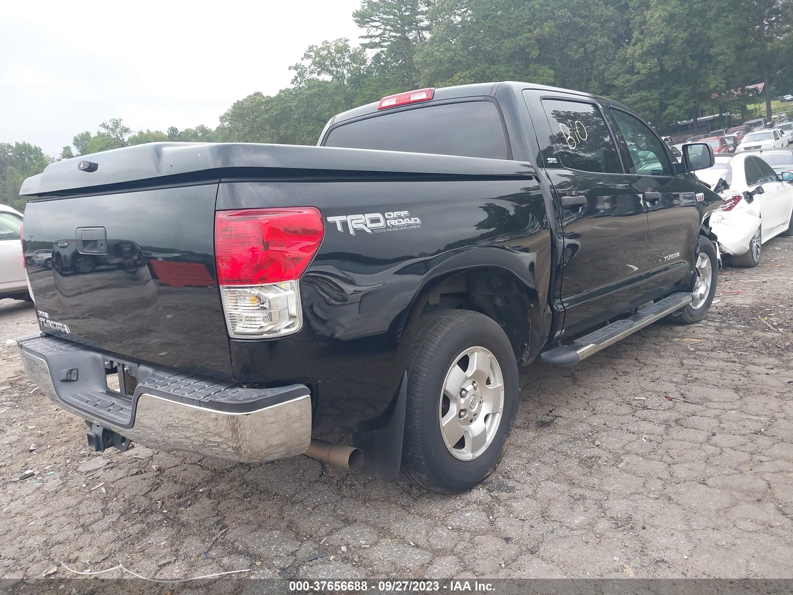 Photo 3 VIN: 5TFEY5F10BX105269 - TOYOTA TUNDRA 