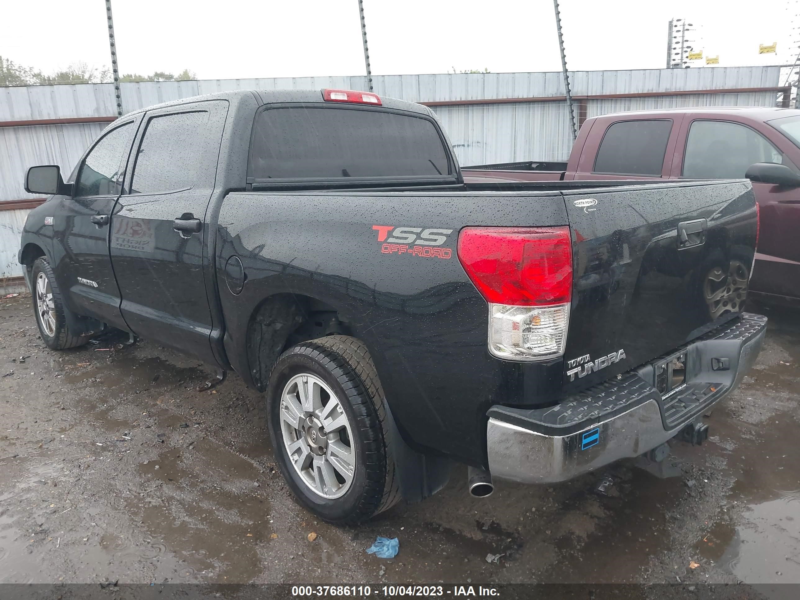 Photo 2 VIN: 5TFEY5F10DX142826 - TOYOTA TUNDRA 