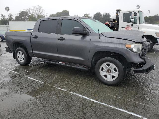 Photo 3 VIN: 5TFEY5F10JX238564 - TOYOTA TUNDRA CRE 