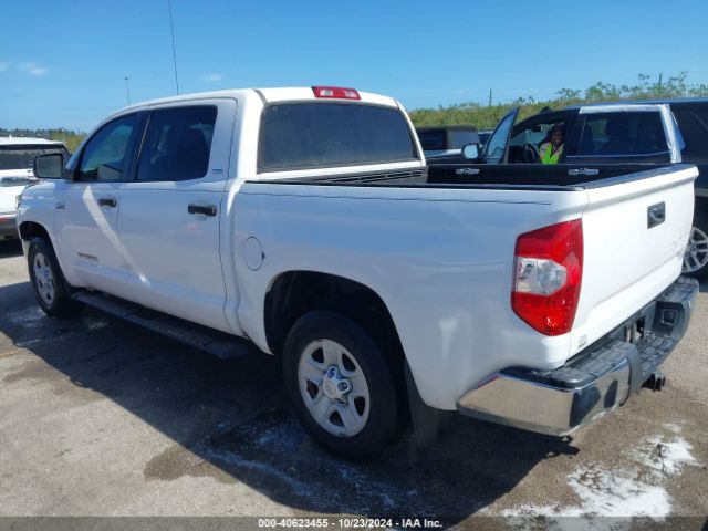 Photo 2 VIN: 5TFEY5F10JX240394 - TOYOTA TUNDRA 