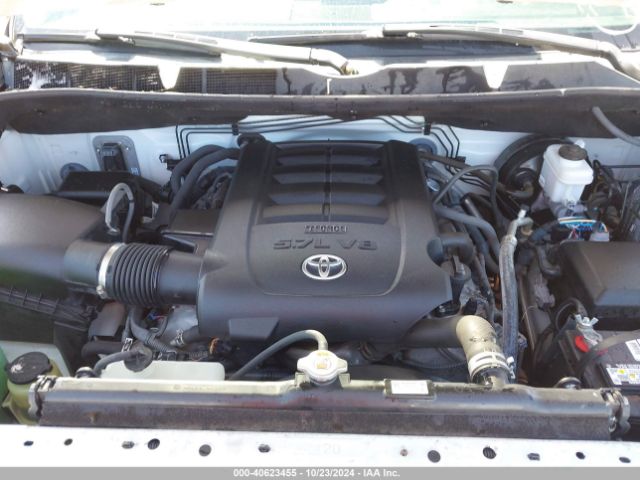 Photo 9 VIN: 5TFEY5F10JX240394 - TOYOTA TUNDRA 