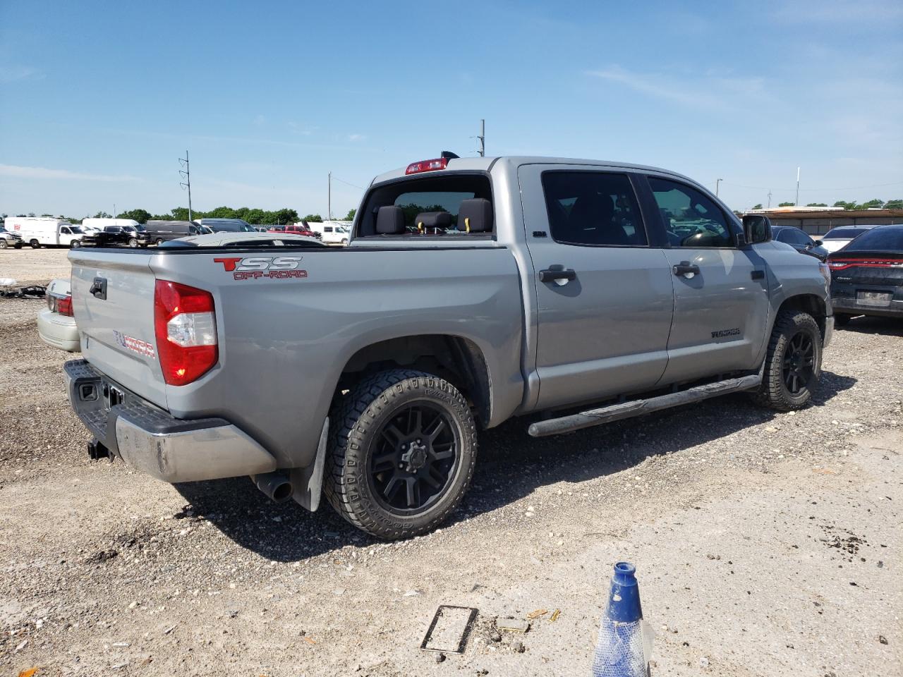 Photo 2 VIN: 5TFEY5F10MX272640 - TOYOTA TUNDRA 