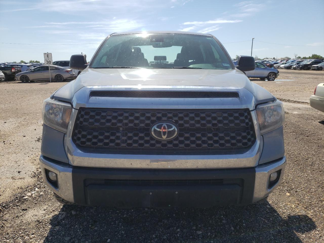 Photo 4 VIN: 5TFEY5F10MX272640 - TOYOTA TUNDRA 