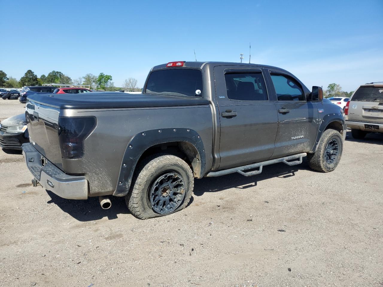 Photo 2 VIN: 5TFEY5F11AX088366 - TOYOTA TUNDRA 