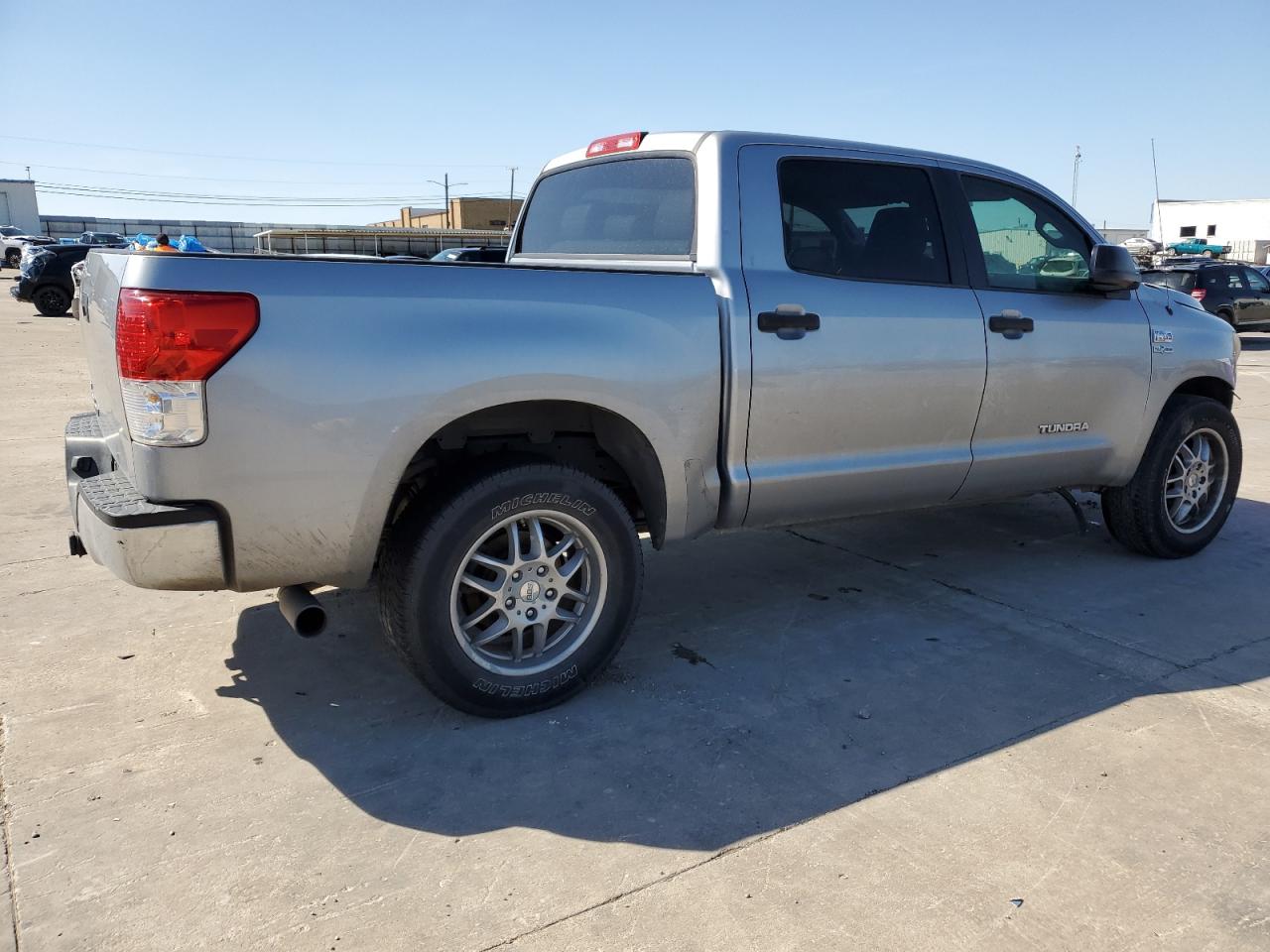 Photo 2 VIN: 5TFEY5F11BX114403 - TOYOTA TUNDRA 