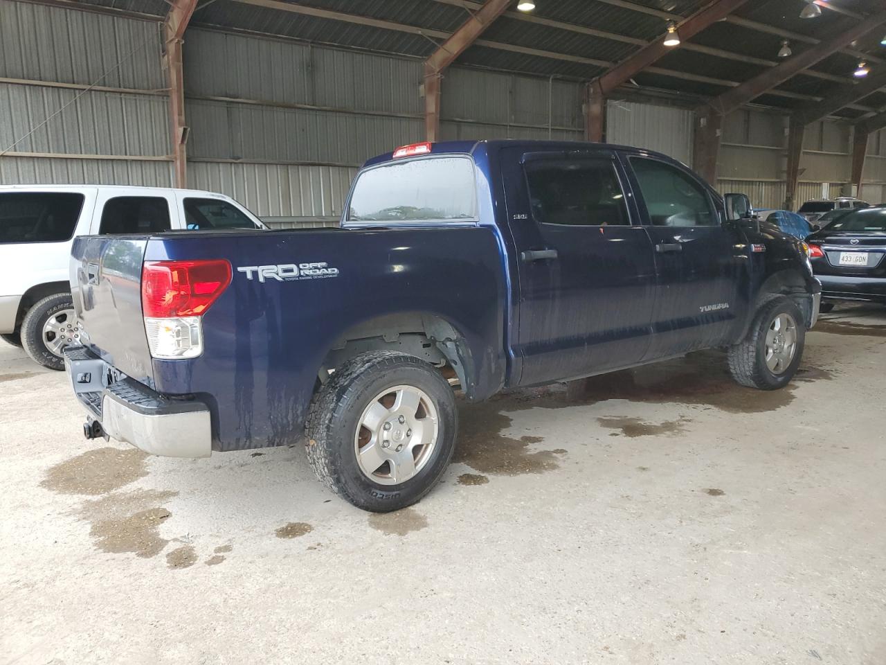 Photo 2 VIN: 5TFEY5F12AX079207 - TOYOTA TUNDRA 