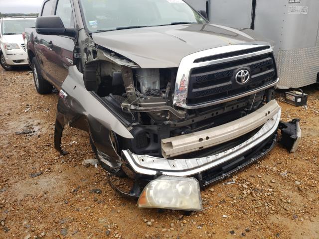 Photo 8 VIN: 5TFEY5F12AX093494 - TOYOTA TUNDRA CRE 