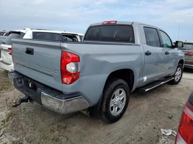 Photo 2 VIN: 5TFEY5F12JX238680 - TOYOTA TUNDRA CRE 