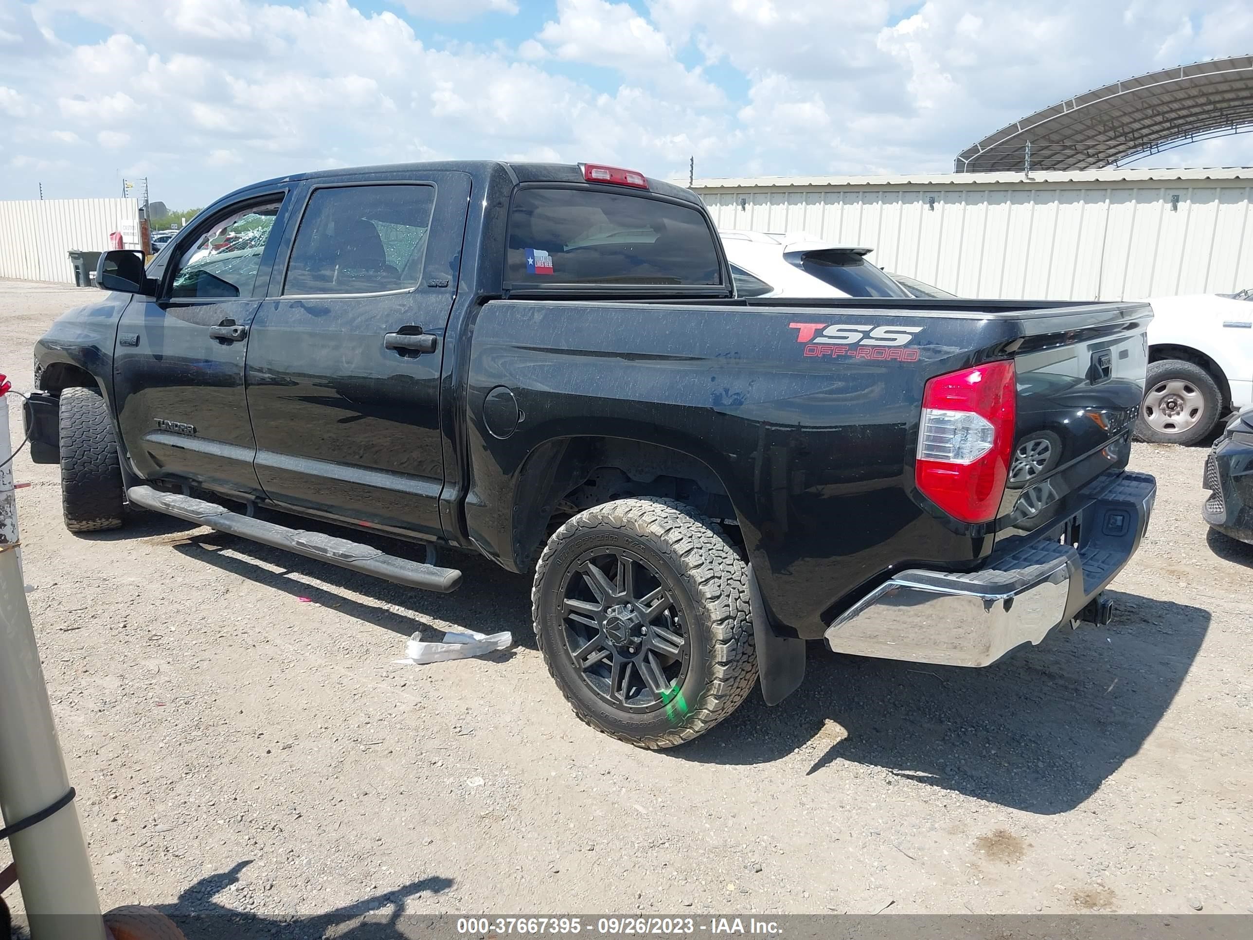 Photo 12 VIN: 5TFEY5F12JX243796 - TOYOTA TUNDRA 