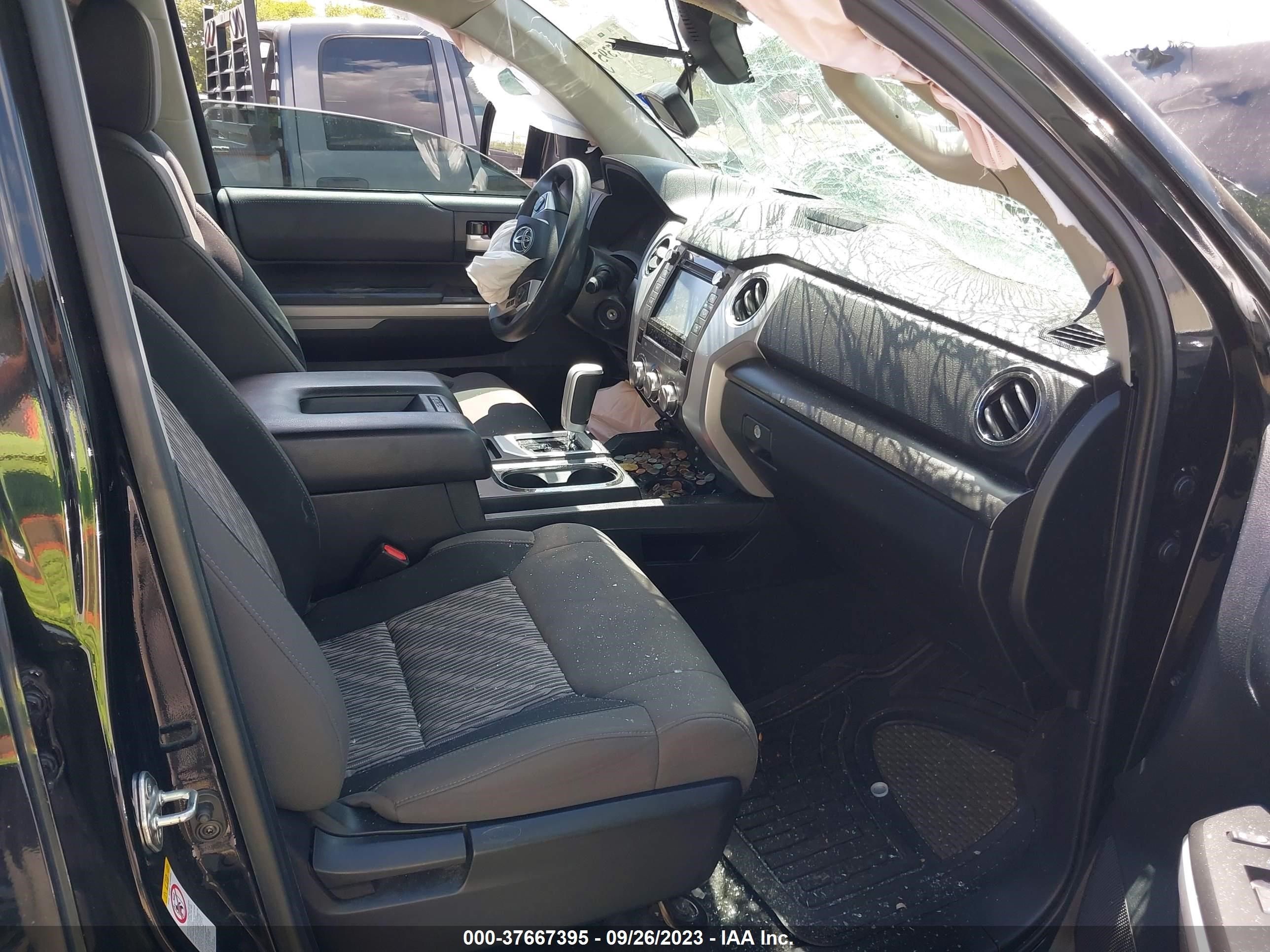 Photo 4 VIN: 5TFEY5F12JX243796 - TOYOTA TUNDRA 