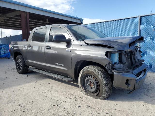 Photo 3 VIN: 5TFEY5F12KX244321 - TOYOTA TUNDRA CRE 