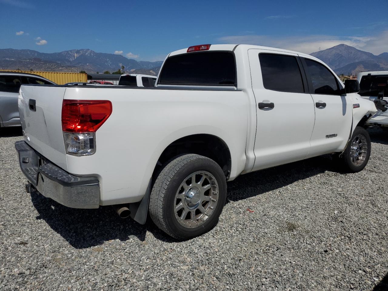 Photo 2 VIN: 5TFEY5F13AX098347 - TOYOTA TUNDRA 