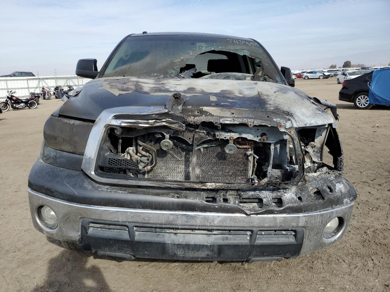 Photo 4 VIN: 5TFEY5F13BX104942 - TOYOTA TUNDRA 