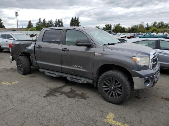 Photo 3 VIN: 5TFEY5F13DX143940 - TOYOTA TUNDRA CRE 