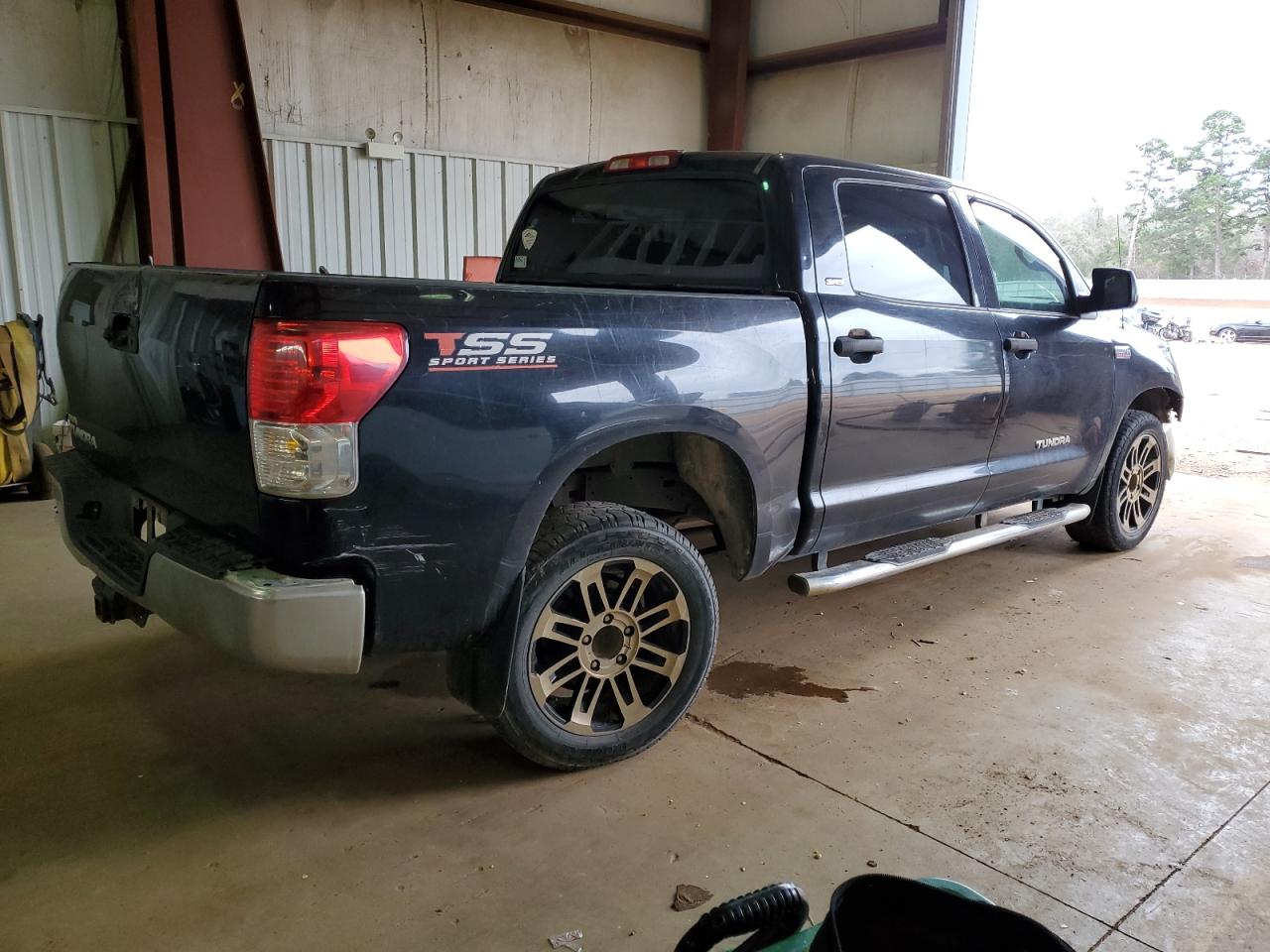 Photo 2 VIN: 5TFEY5F14CX133285 - TOYOTA TUNDRA 