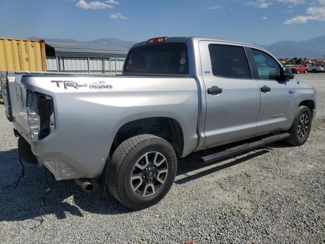 Photo 2 VIN: 5TFEY5F14JX235943 - TOYOTA TUNDRA CRE 