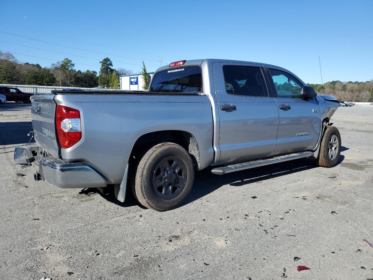 Photo 2 VIN: 5TFEY5F14JX240480 - TOYOTA TUNDRA 