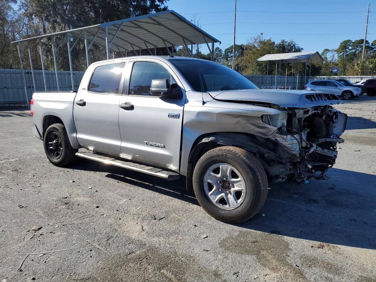 Photo 3 VIN: 5TFEY5F14JX240480 - TOYOTA TUNDRA 