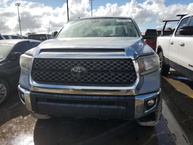 Photo 4 VIN: 5TFEY5F14JX242374 - TOYOTA TUNDRA CRE 