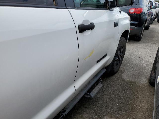 Photo 8 VIN: 5TFEY5F14KX253974 - TOYOTA TUNDRA CRE 