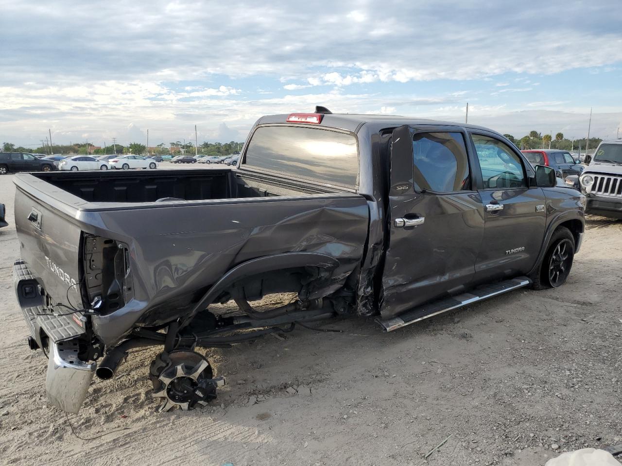 Photo 2 VIN: 5TFEY5F14MX282572 - TOYOTA TUNDRA 