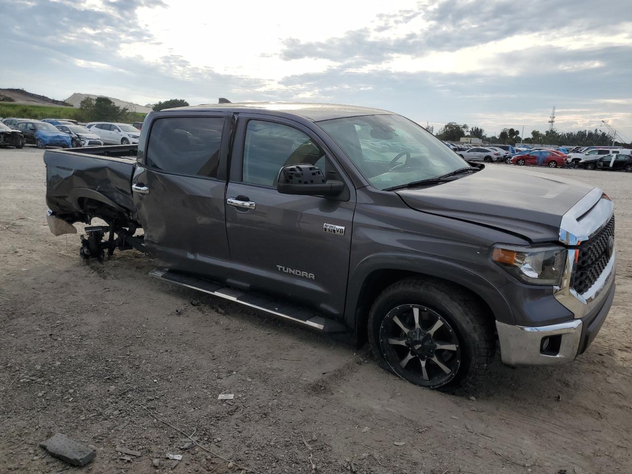 Photo 3 VIN: 5TFEY5F14MX282572 - TOYOTA TUNDRA 