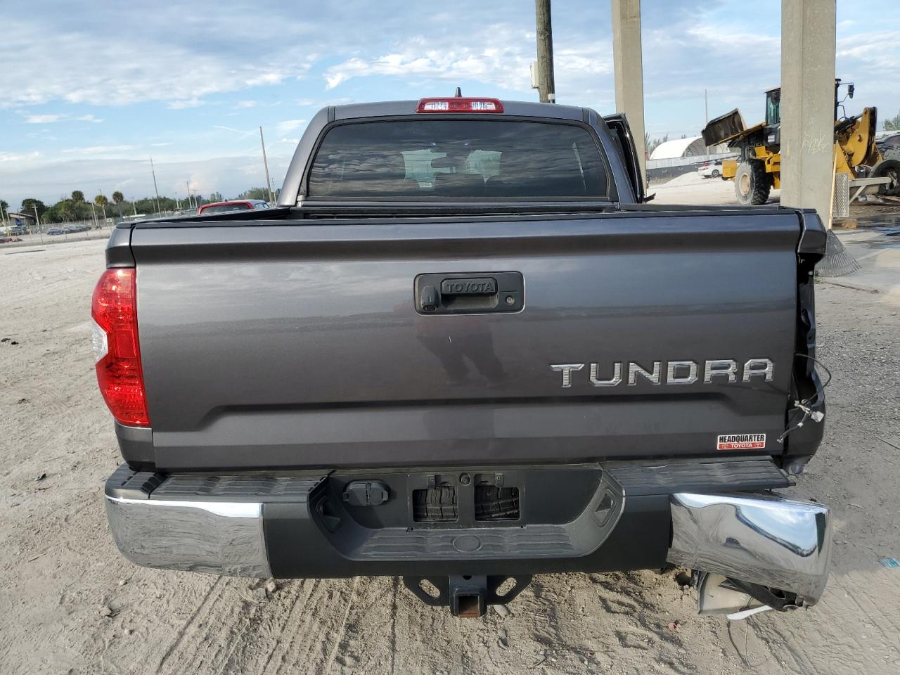 Photo 5 VIN: 5TFEY5F14MX282572 - TOYOTA TUNDRA 