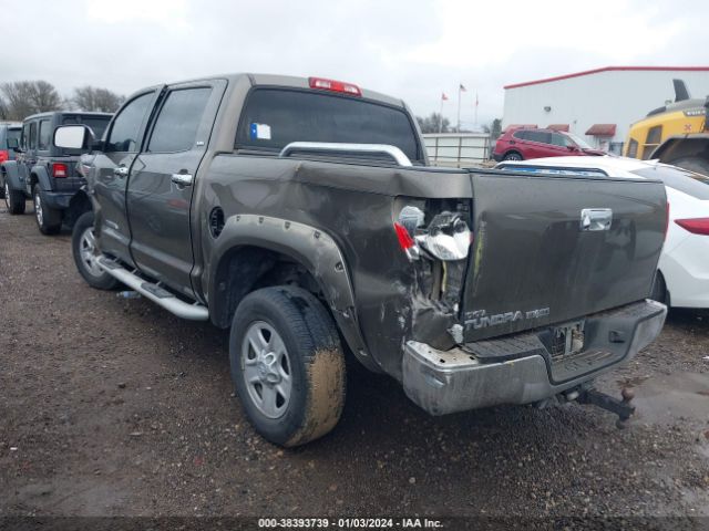 Photo 2 VIN: 5TFEY5F15BX105770 - TOYOTA TUNDRA 