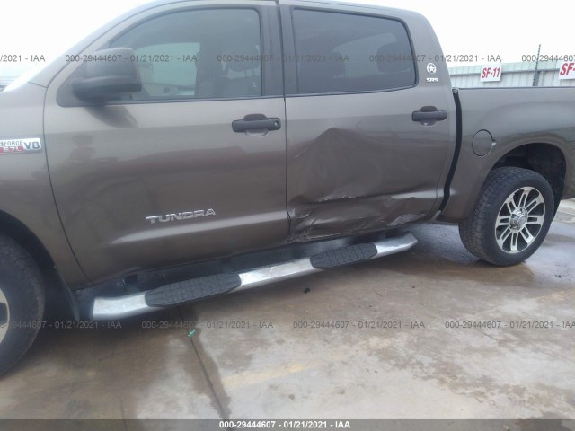 Photo 5 VIN: 5TFEY5F15CX130749 - TOYOTA TUNDRA 2WD TRUCK 