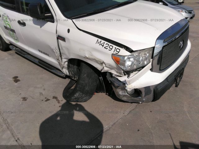 Photo 5 VIN: 5TFEY5F15DX139677 - TOYOTA TUNDRA 2WD TRUCK 