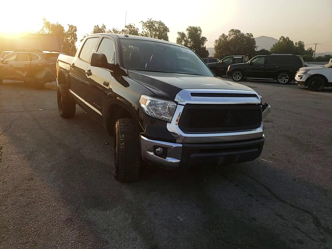 Photo 10 VIN: 5TFEY5F15EX162152 - TOYOTA TUNDRA CRE 