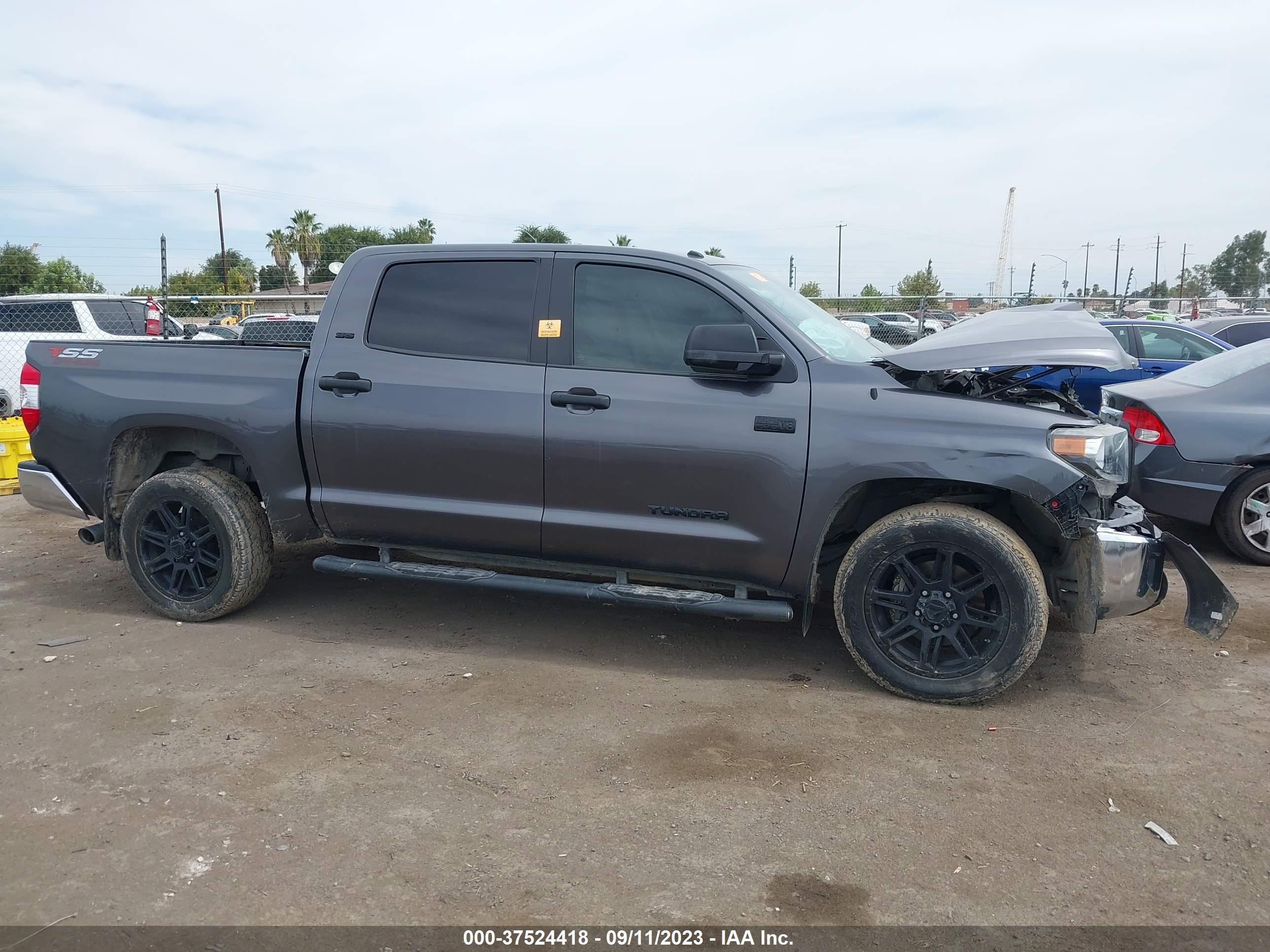 Photo 12 VIN: 5TFEY5F15KX252719 - TOYOTA TUNDRA 