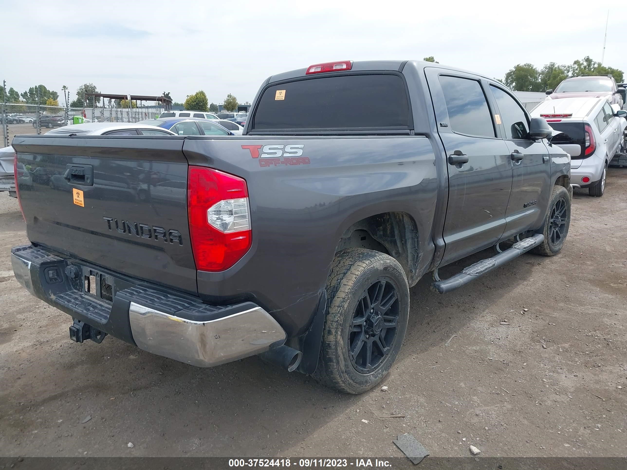 Photo 4 VIN: 5TFEY5F15KX252719 - TOYOTA TUNDRA 