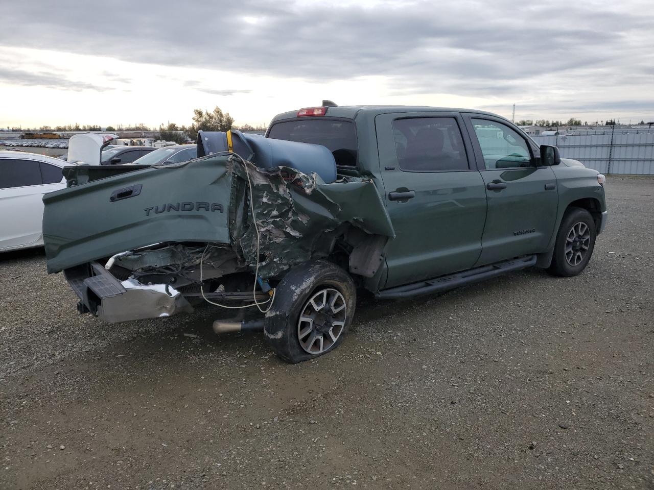 Photo 2 VIN: 5TFEY5F15MX293600 - TOYOTA TUNDRA 