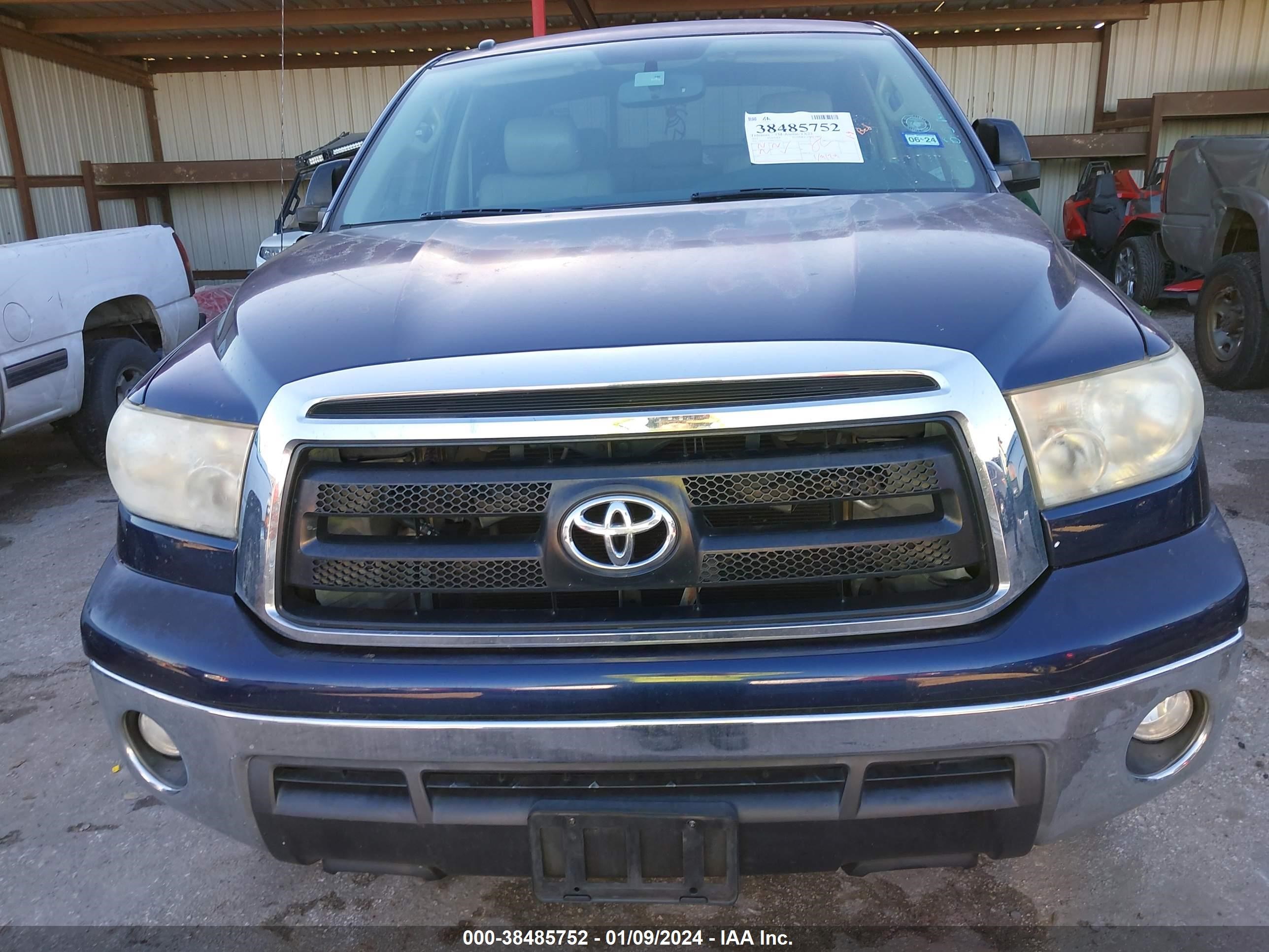 Photo 10 VIN: 5TFEY5F17BX111134 - TOYOTA TUNDRA 