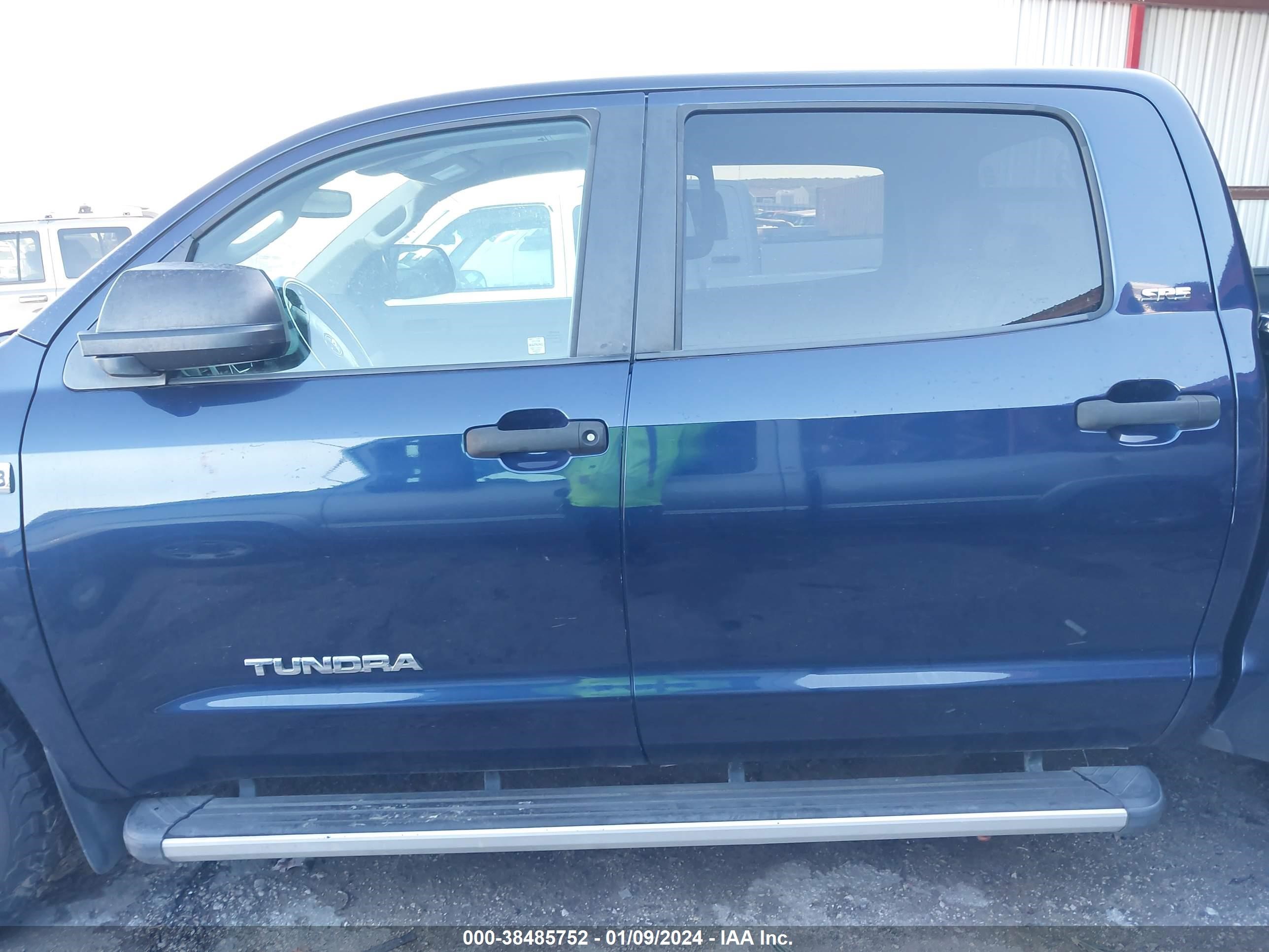 Photo 12 VIN: 5TFEY5F17BX111134 - TOYOTA TUNDRA 