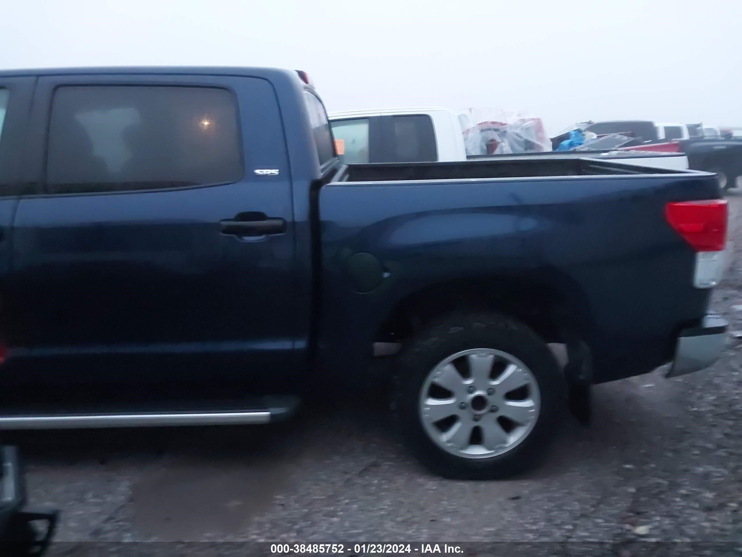 Photo 2 VIN: 5TFEY5F17BX111134 - TOYOTA TUNDRA 