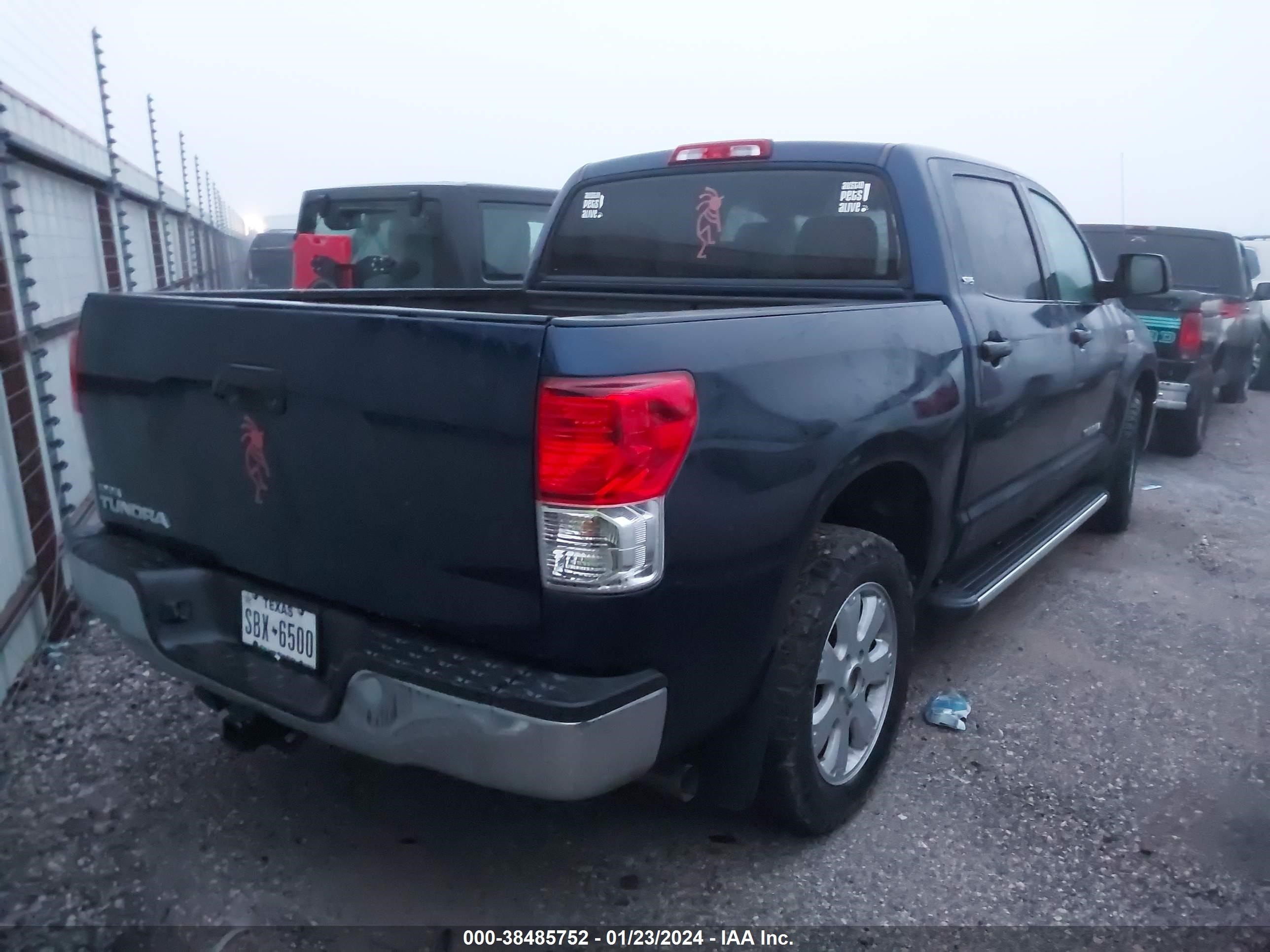 Photo 3 VIN: 5TFEY5F17BX111134 - TOYOTA TUNDRA 