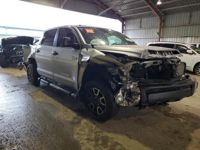 Photo 3 VIN: 5TFEY5F17JX235371 - TOYOTA TUNDRA 